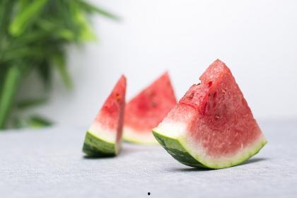 梦见吃的瓜很甜,揭秘瓜甜梦的深层寓意