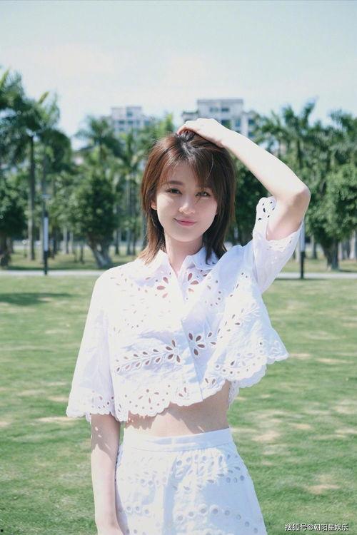 高尚老婆潇潇吃瓜