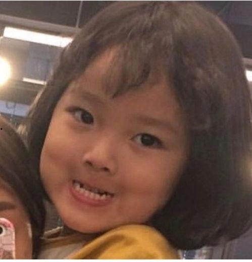 女子吃瓜图,揭秘网络热议背后的趣味与思考