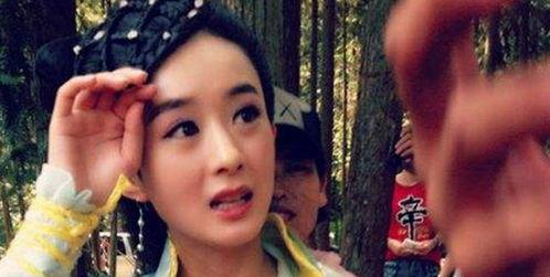 女生表演吃瓜视频,她用独特方式演绎吃瓜艺术